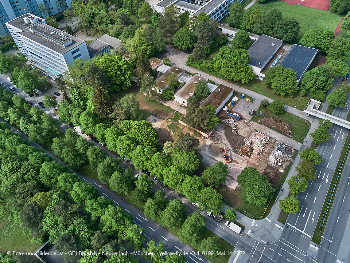 14.05.2022 - Luftbilder von der Baustelle Haus für Kinder in Neuperlach